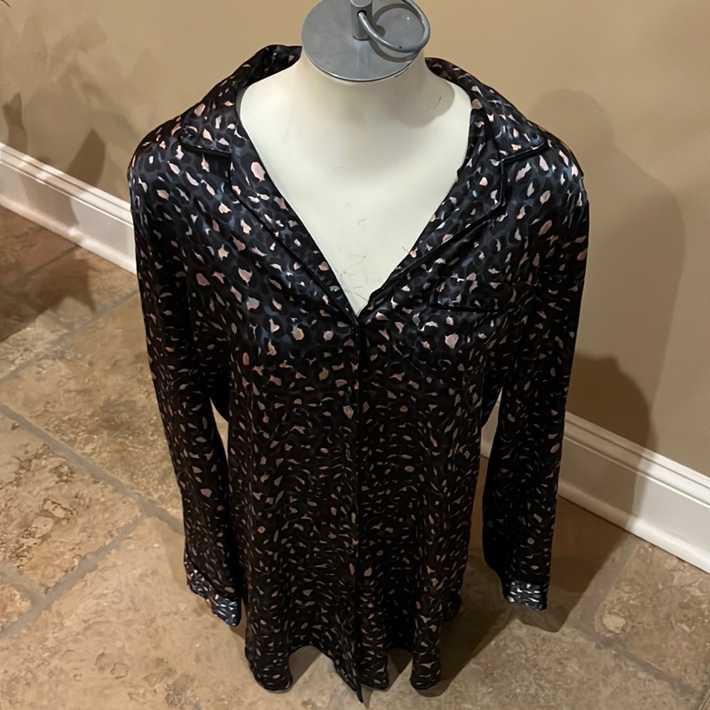Victoria’s Secret Sleep Shirt M